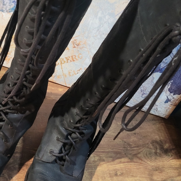 Edgy Junk Gypsy By Lane Stunning Distressed Black Leather Boots With Fringe. - Picture 8 of 16
